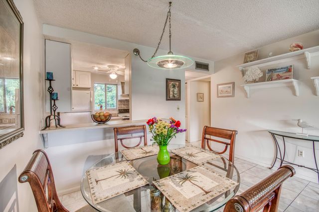 830 SW 9th Street Circle 104, Boca Raton, FL 33486