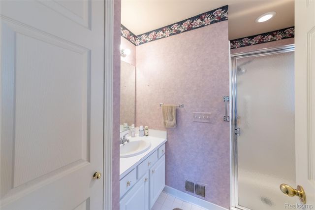 6 Canfield Circle, Dearborn Heights, MI 48127