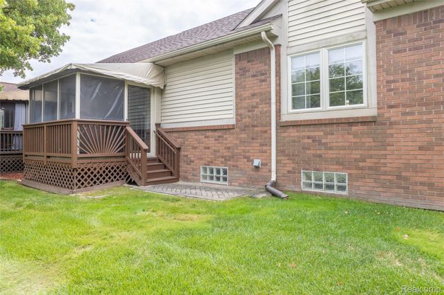 6 Canfield Circle, Dearborn Heights, MI 48127