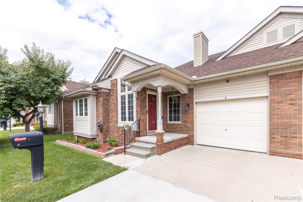 6 Canfield Circle, Dearborn Heights, MI 48127