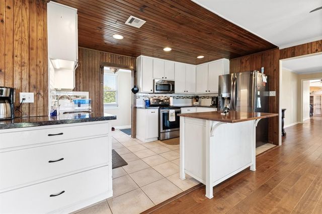 4110 2nd Street, Galveston, TX 77554