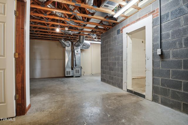 528 West Main Street, Wise, VA 24293