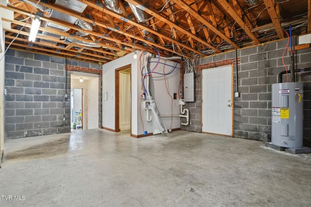 528 West Main Street, Wise, VA 24293