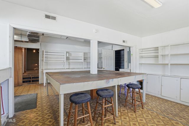 528 West Main Street, Wise, VA 24293