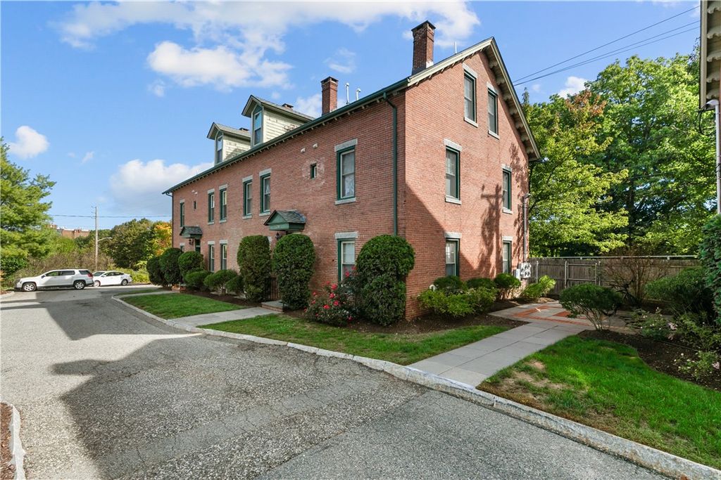 1746 Lonsdale Avenue 10, Lincoln, RI 02865