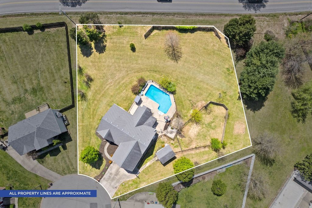 580 Mountain View Dr, Clarksville, TN 37043