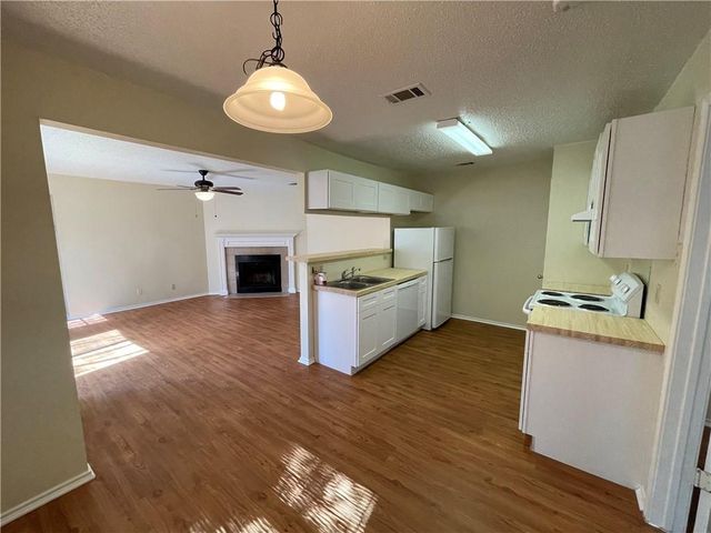 10003 Parliament House RD, Austin, TX 78729