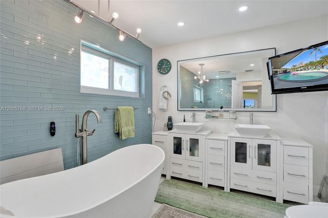 1020 NE 27th Ave, Pompano Beach, FL 33062