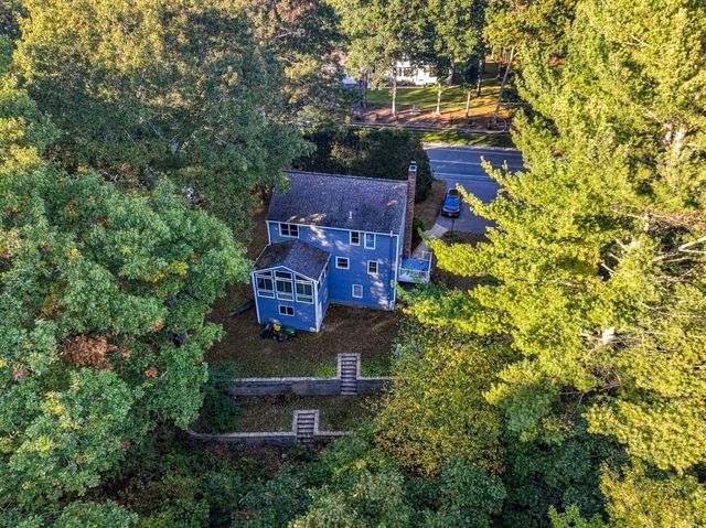 565 Hartford Ave E, Uxbridge, MA 01569