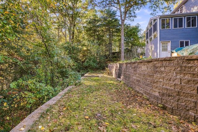 565 Hartford Ave E, Uxbridge, MA 01569