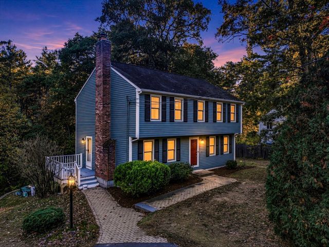 565 Hartford Ave E, Uxbridge, MA 01569