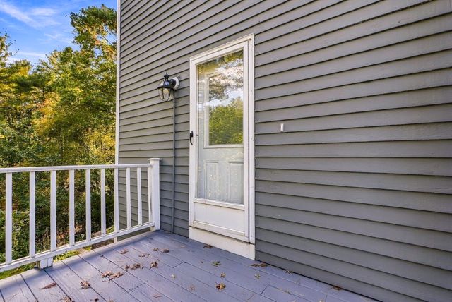 565 Hartford Ave E, Uxbridge, MA 01569
