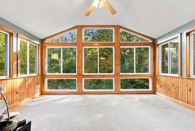 565 Hartford Ave E, Uxbridge, MA 01569
