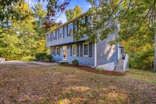 565 Hartford Ave E, Uxbridge, MA 01569