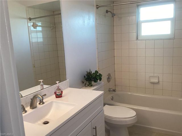1123 NE 15th LN, Cape Coral, FL 33909