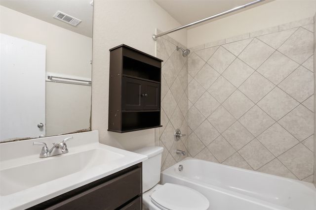 637 S Redford Lane, White Settlement, TX 76108