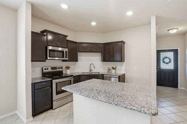 637 S Redford Lane, White Settlement, TX 76108