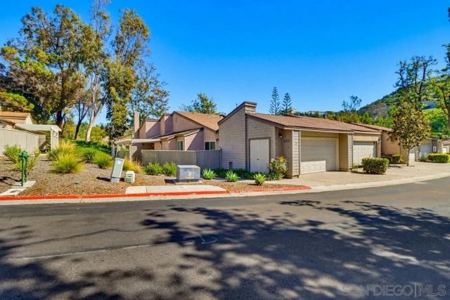 5571 Adobe Falls Rd D, San Diego, CA 92120