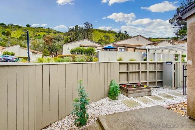 5571 Adobe Falls Rd D, San Diego, CA 92120