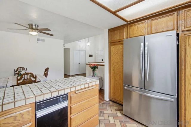 5571 Adobe Falls Rd D, San Diego, CA 92120