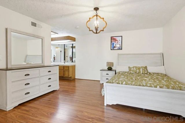 5571 Adobe Falls Rd D, San Diego, CA 92120