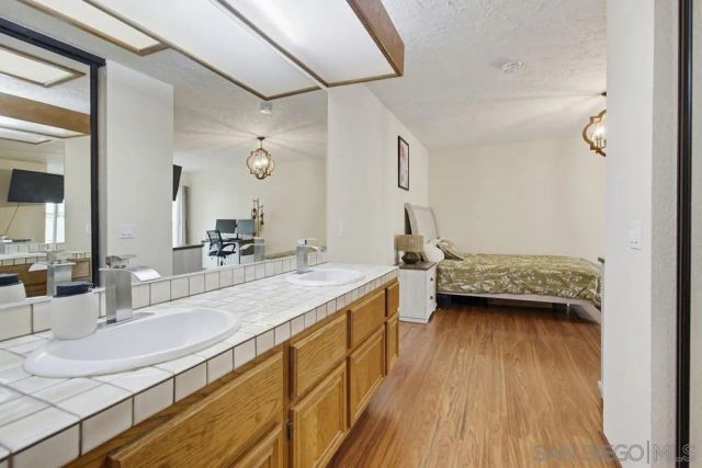 5571 Adobe Falls Rd D, San Diego, CA 92120