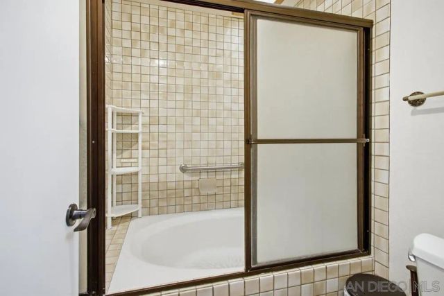 5571 Adobe Falls Rd D, San Diego, CA 92120