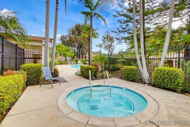 5571 Adobe Falls Rd D, San Diego, CA 92120