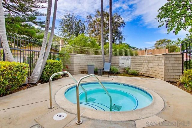 5571 Adobe Falls Rd D, San Diego, CA 92120