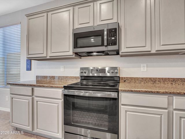 7135 W DESERT MIRAGE Drive, Peoria, AZ 85383