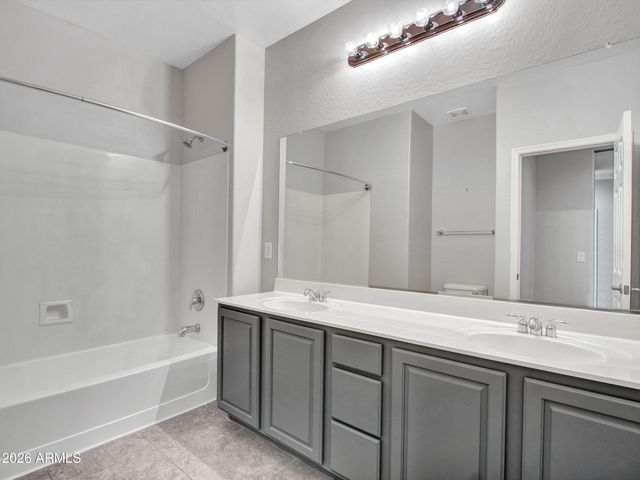 7135 W DESERT MIRAGE Drive, Peoria, AZ 85383