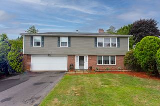 7 Greenbrier Road, West Warwick, RI 02893