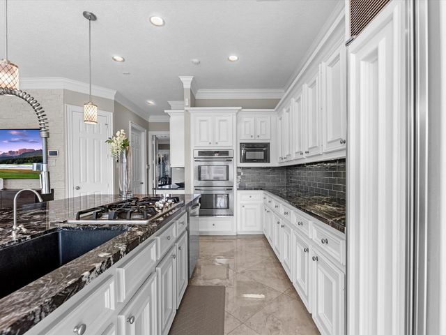 26 Saint Christopher Court, Sugar Land, TX 77479