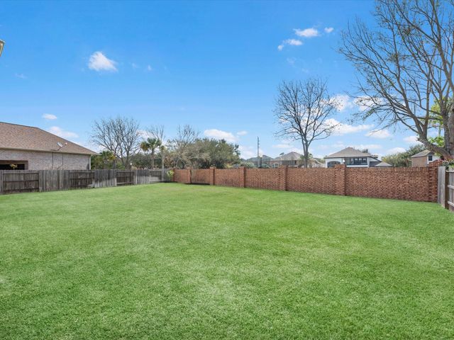 26 Saint Christopher Court, Sugar Land, TX 77479
