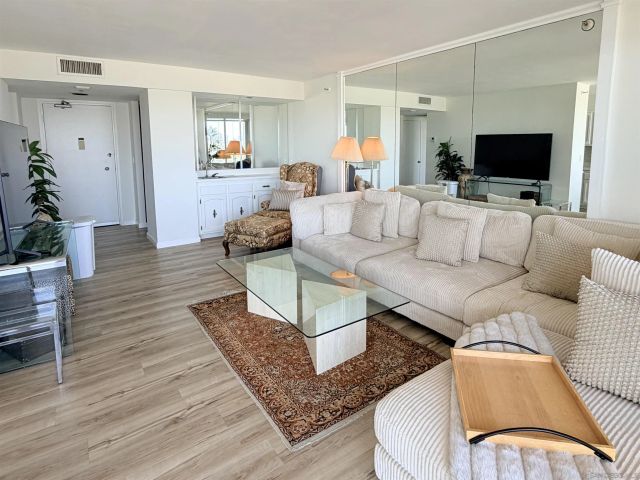 1820 Avenida del Mundo 508, Coronado, CA 92118