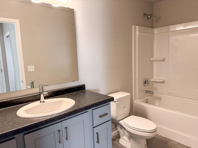 412 Lionheart Drive, Horace, ND 58047