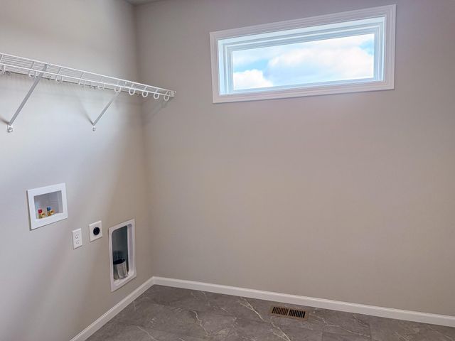 412 Lionheart Drive, Horace, ND 58047