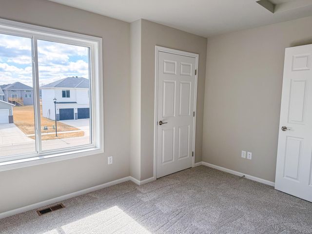 412 Lionheart Drive, Horace, ND 58047