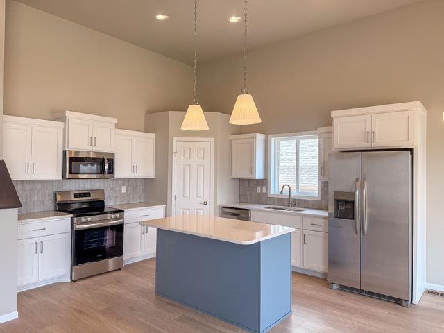 412 Lionheart Drive, Horace, ND 58047