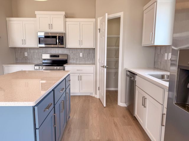 412 Lionheart Drive, Horace, ND 58047