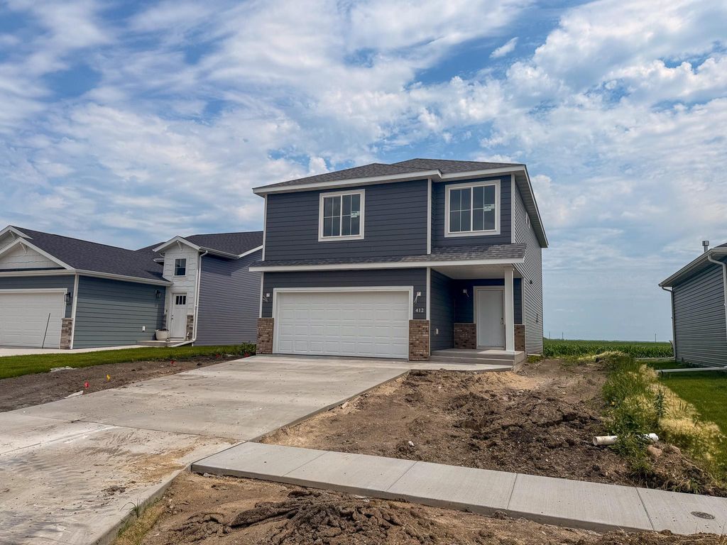 412 Lionheart Drive, Horace, ND 58047