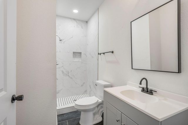 906 E Washington Avenue, Navasota, TX 77868