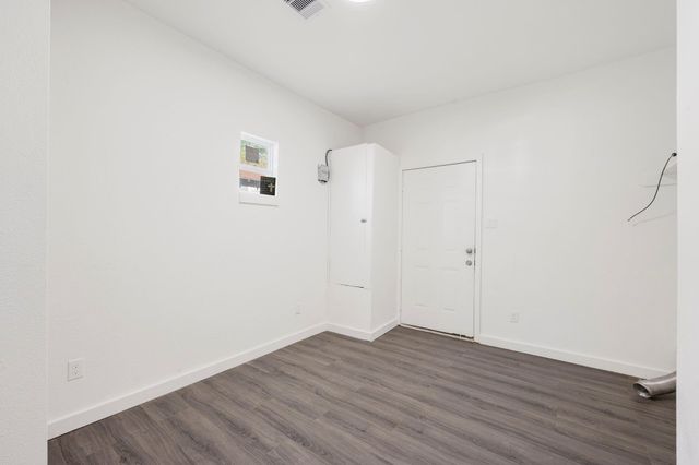 906 E Washington Avenue, Navasota, TX 77868