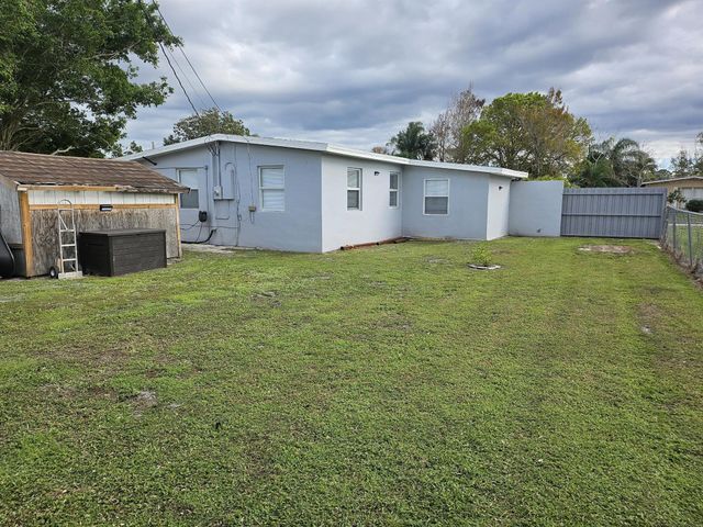 115 SE Celestia Court, Port St Lucie, FL 34983