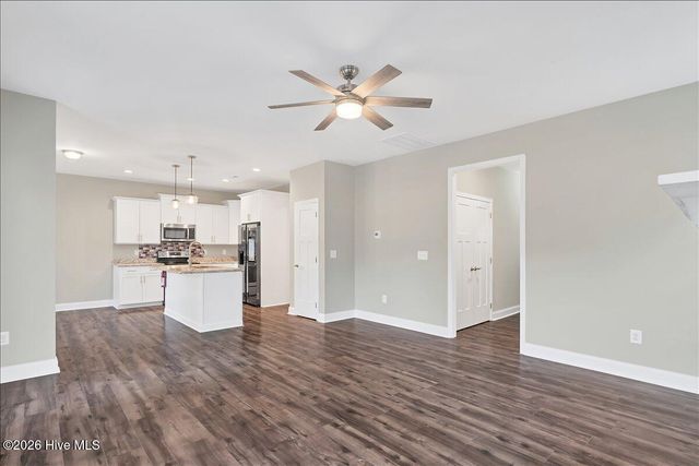 175 W New England Avenue, Pinebluff, NC 28373