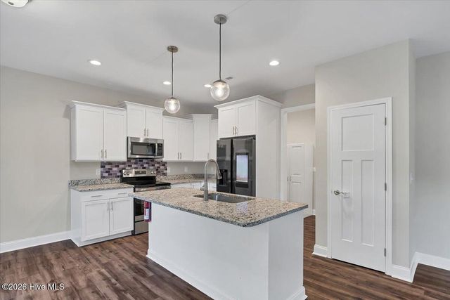 175 W New England Avenue, Pinebluff, NC 28373