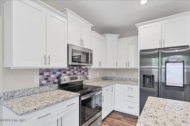 175 W New England Avenue, Pinebluff, NC 28373