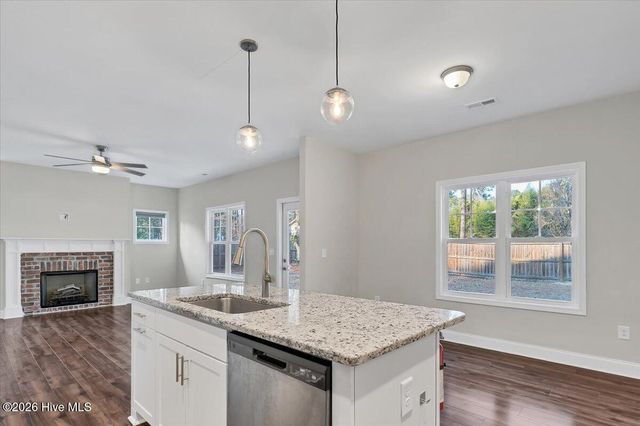 175 W New England Avenue, Pinebluff, NC 28373