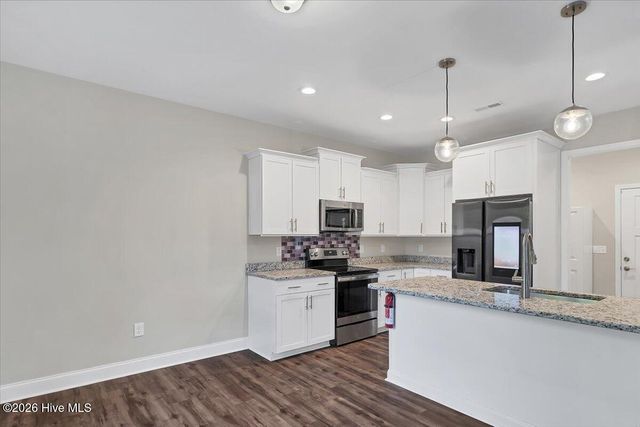 175 W New England Avenue, Pinebluff, NC 28373