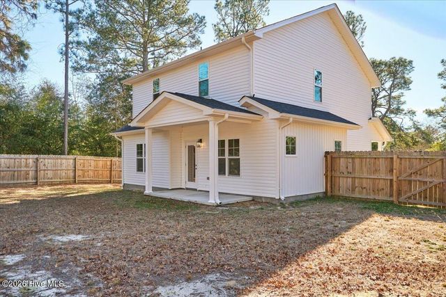 175 W New England Avenue, Pinebluff, NC 28373